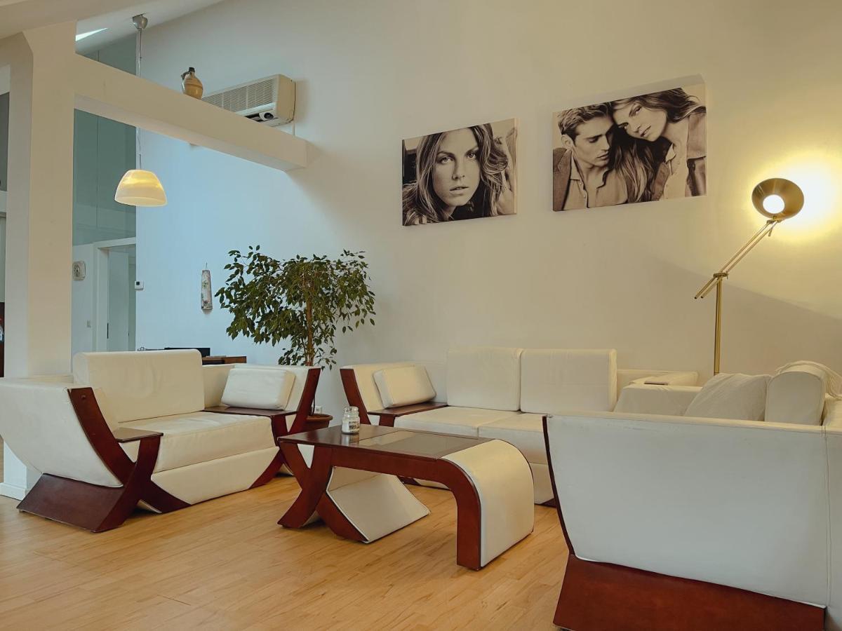 Luxury 150M2 Suite In Most Desirable Area Of Historic Central Виена Екстериор снимка