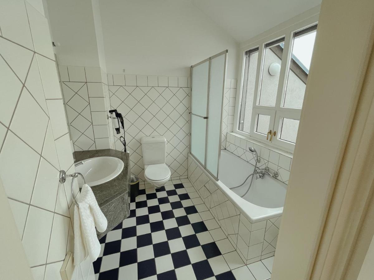 Luxury 150M2 Suite In Most Desirable Area Of Historic Central Виена Екстериор снимка